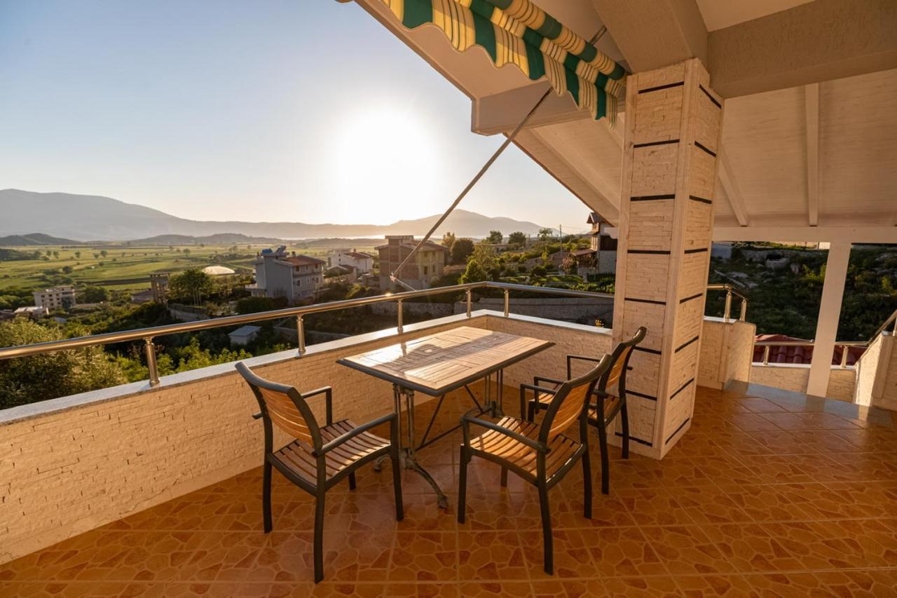 Vila Llano Vlorë 外观 照片